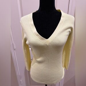 Old Navy V-Neck Sweater in Light Yellow